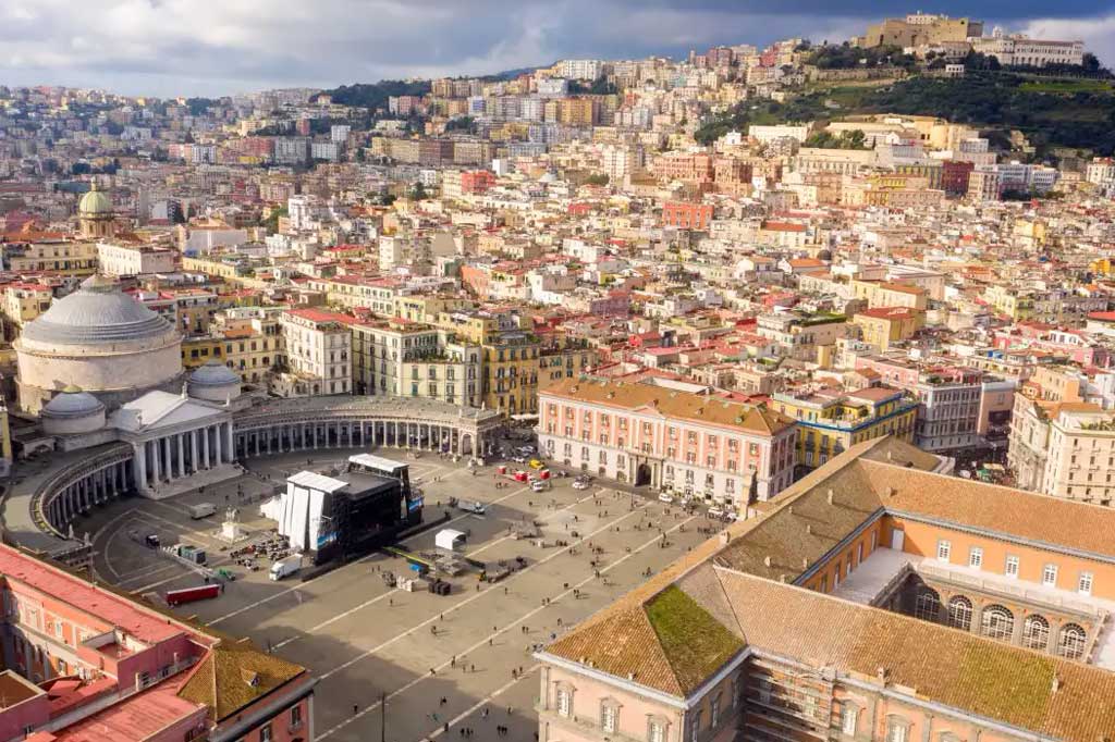 Perché scegliere una casa vacanza a Napoli: comfort e convenienza