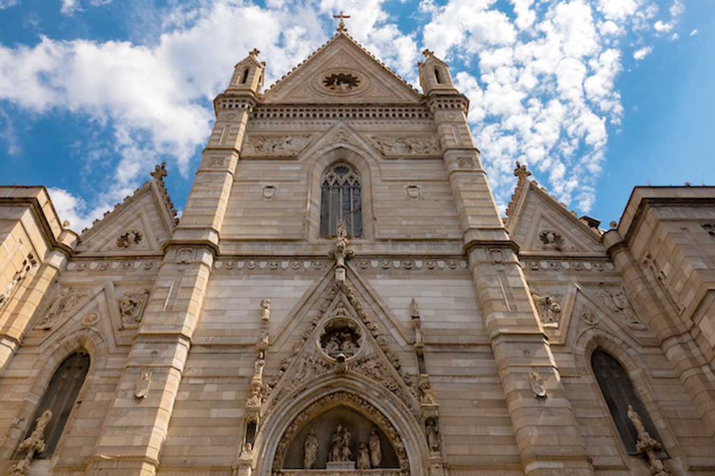 Il Miracolo di San Gennaro e il Duomo di Napoli: Un’esperienza imperdibile!